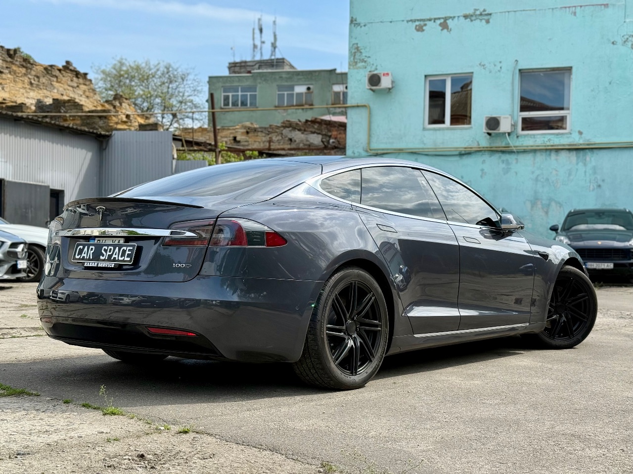Tesla Model S - фото 8