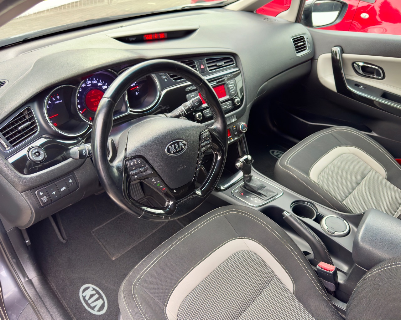 Kia Ceed - фото 12