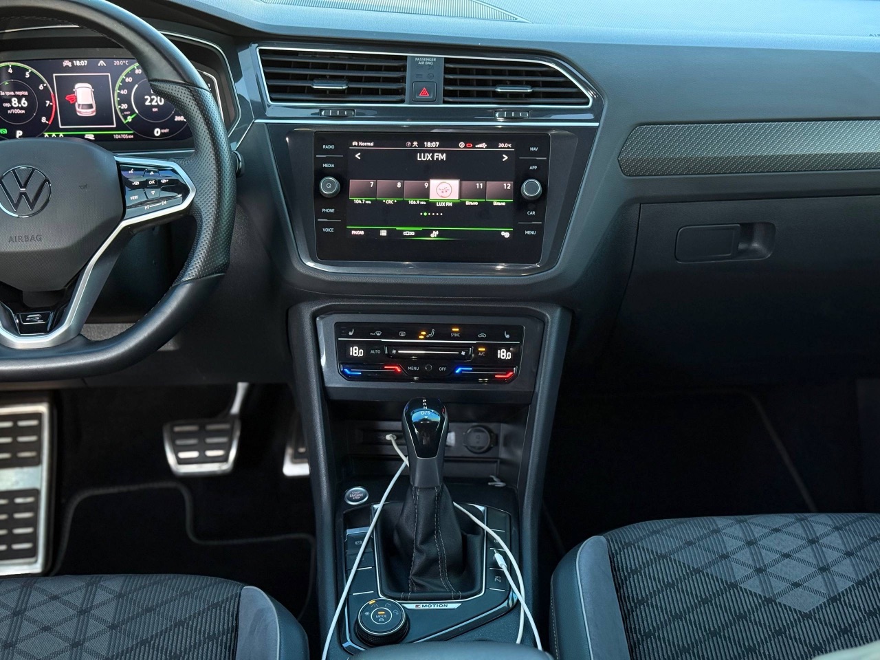 Volkswagen Tiguan R - фото 36