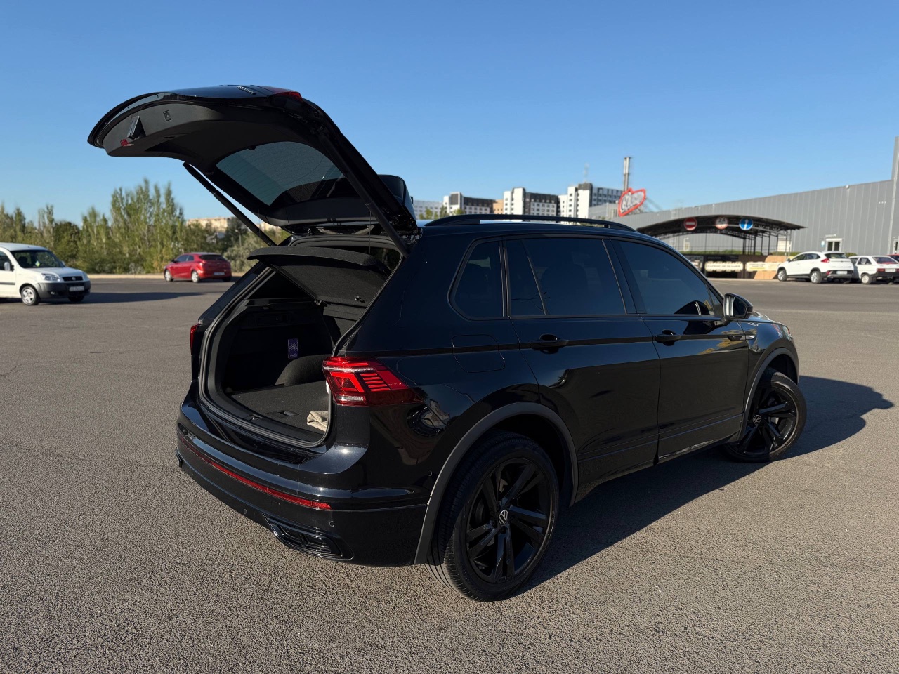 Volkswagen Tiguan R - фото 22
