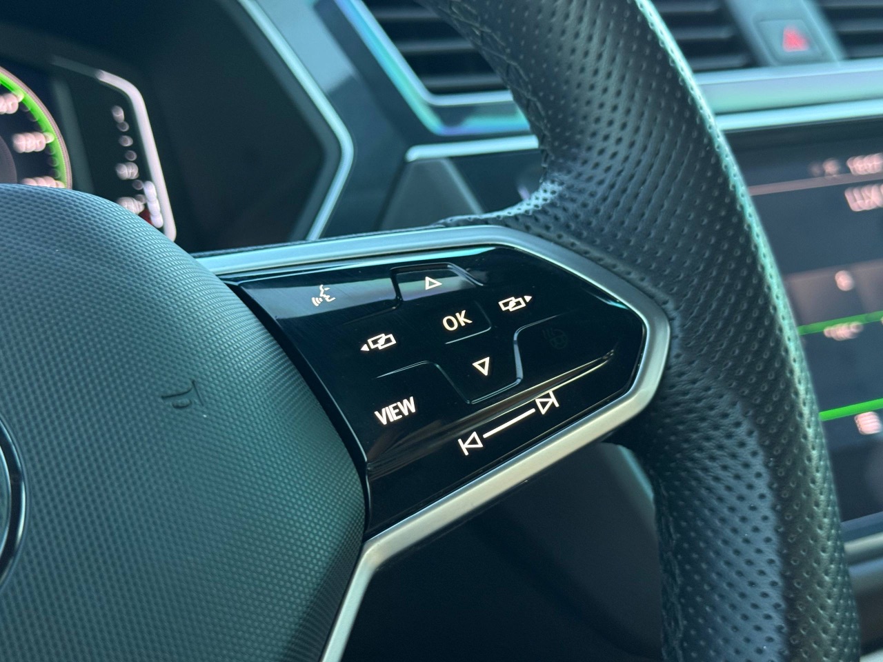 Volkswagen Tiguan R - фото 40