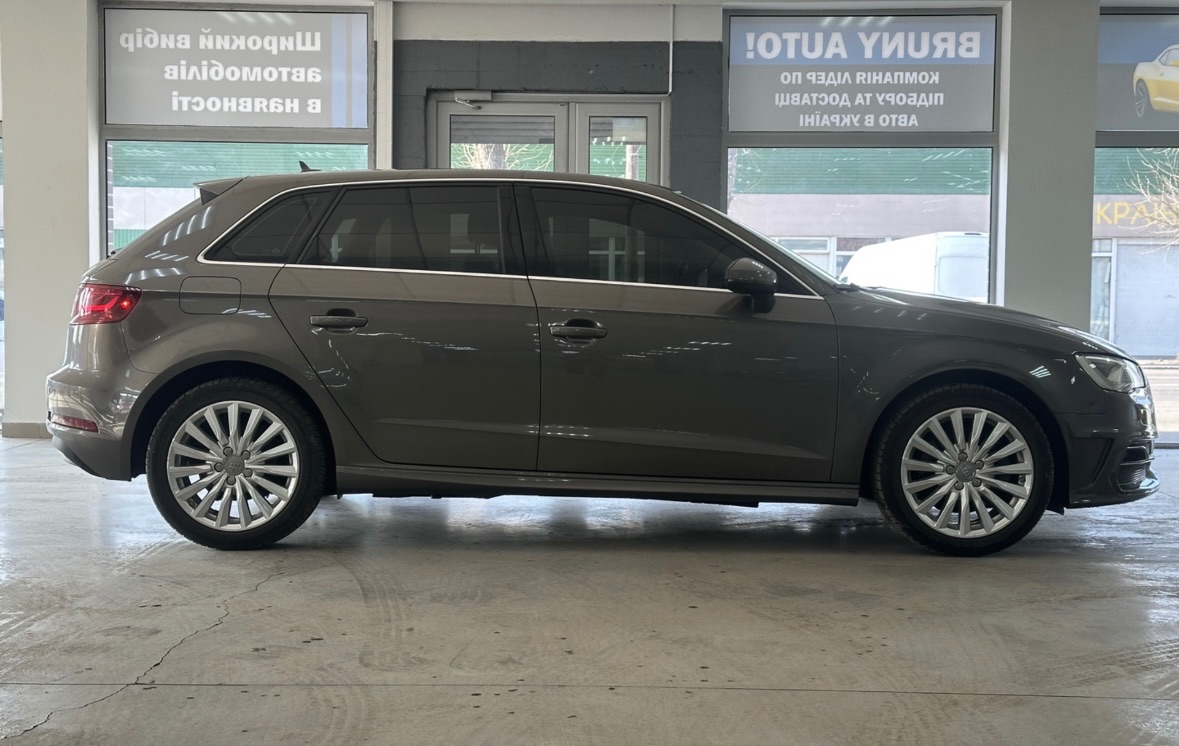 Audi A3 - фото 8