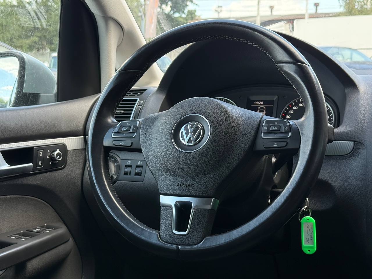 Volkswagen Touran - фото 36