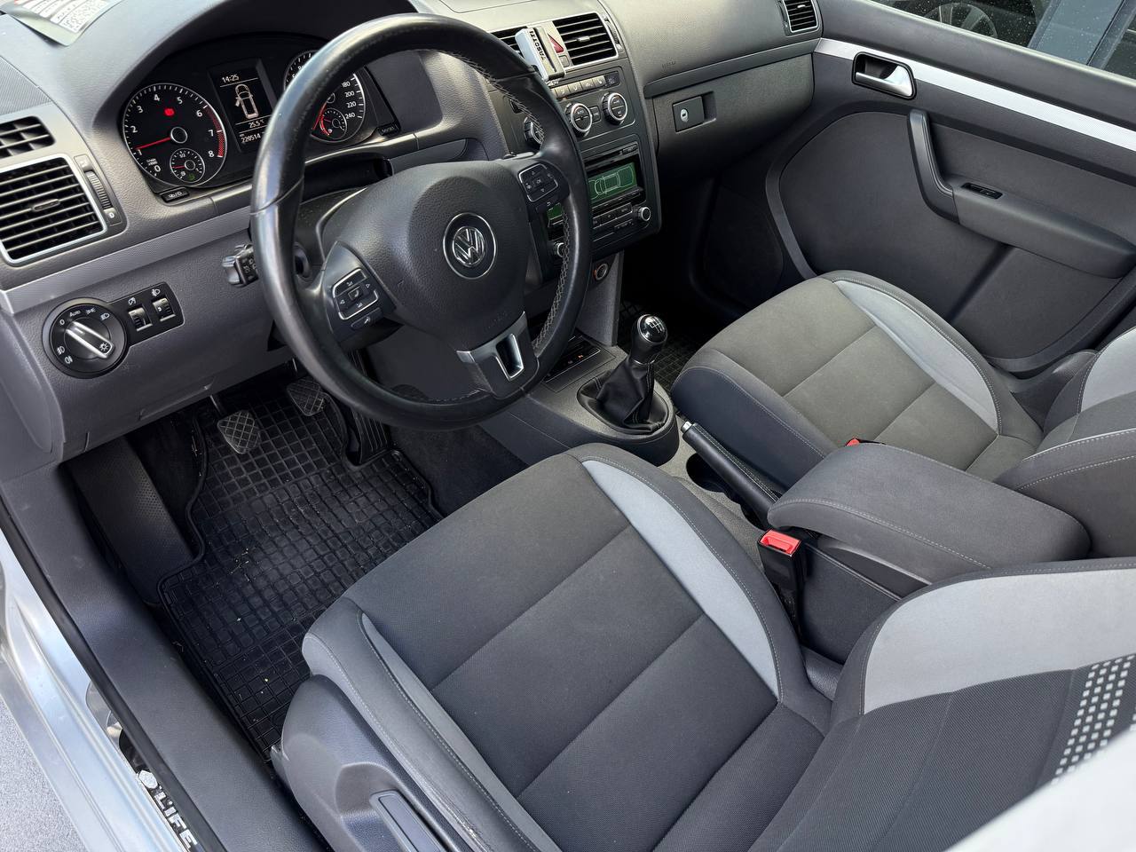 Volkswagen Touran - фото 15