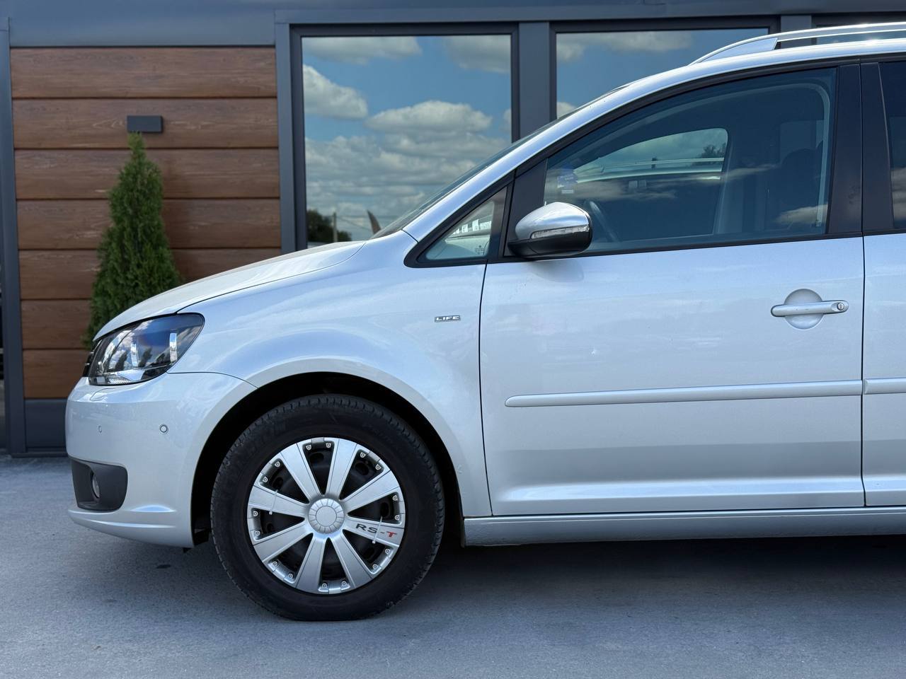 Volkswagen Touran - фото 6