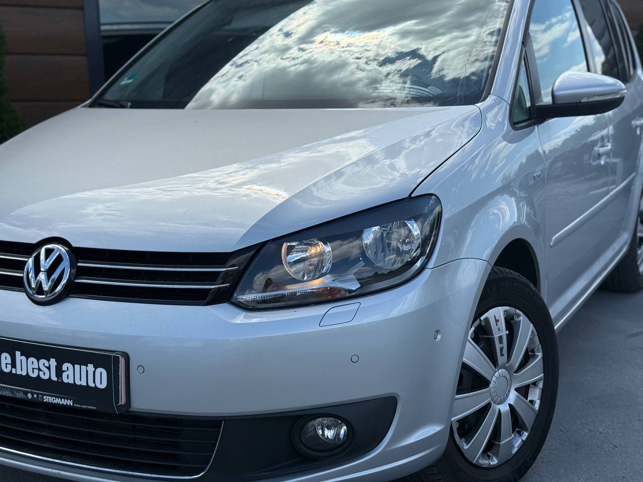 Volkswagen Touran - фото 3