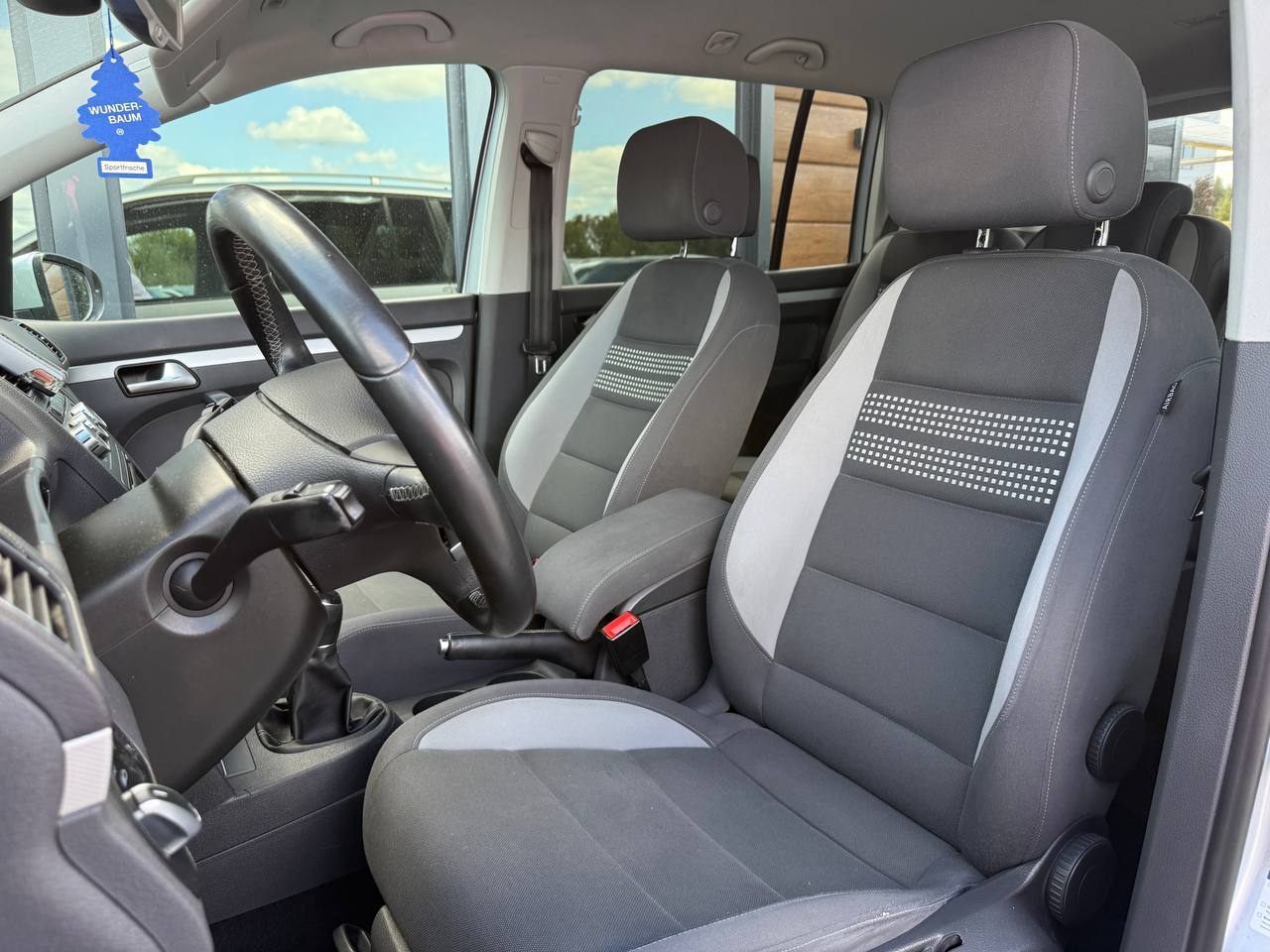 Volkswagen Touran - фото 16