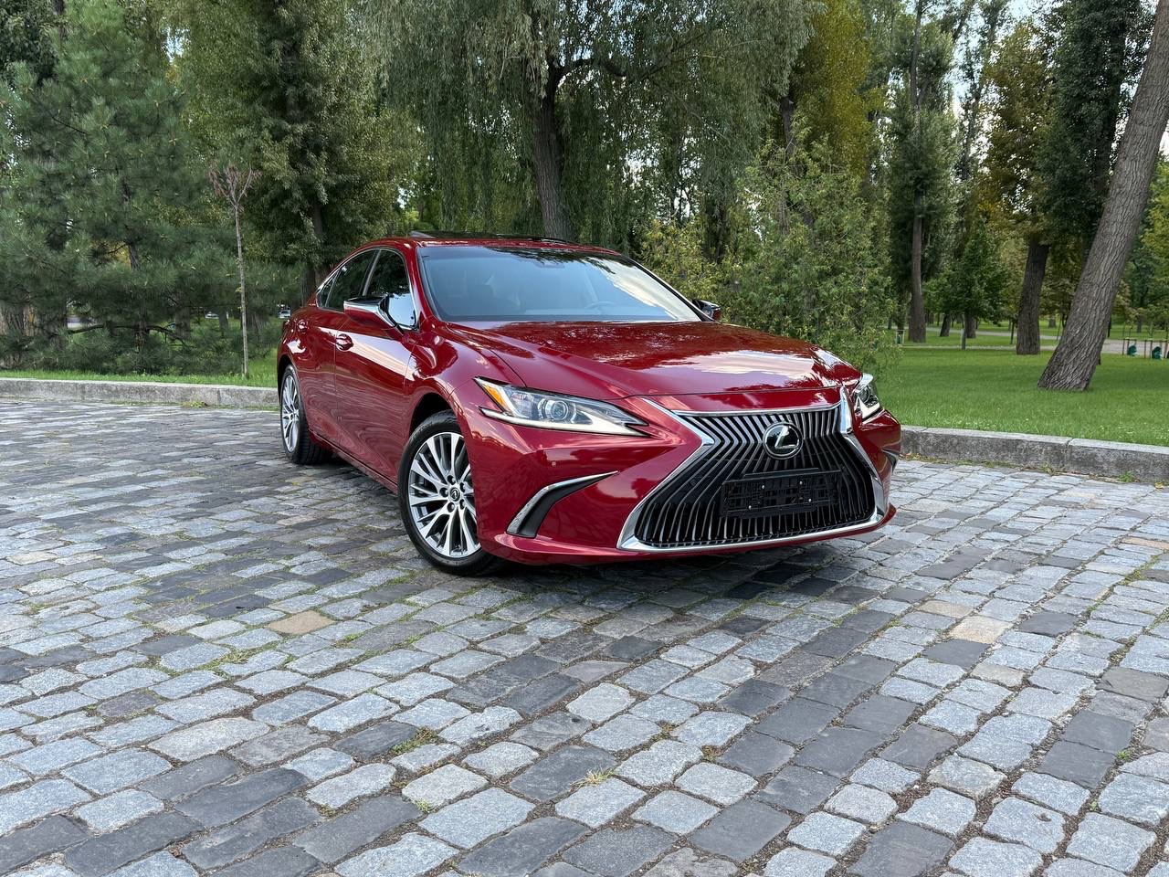 Lexus ES - фото 1