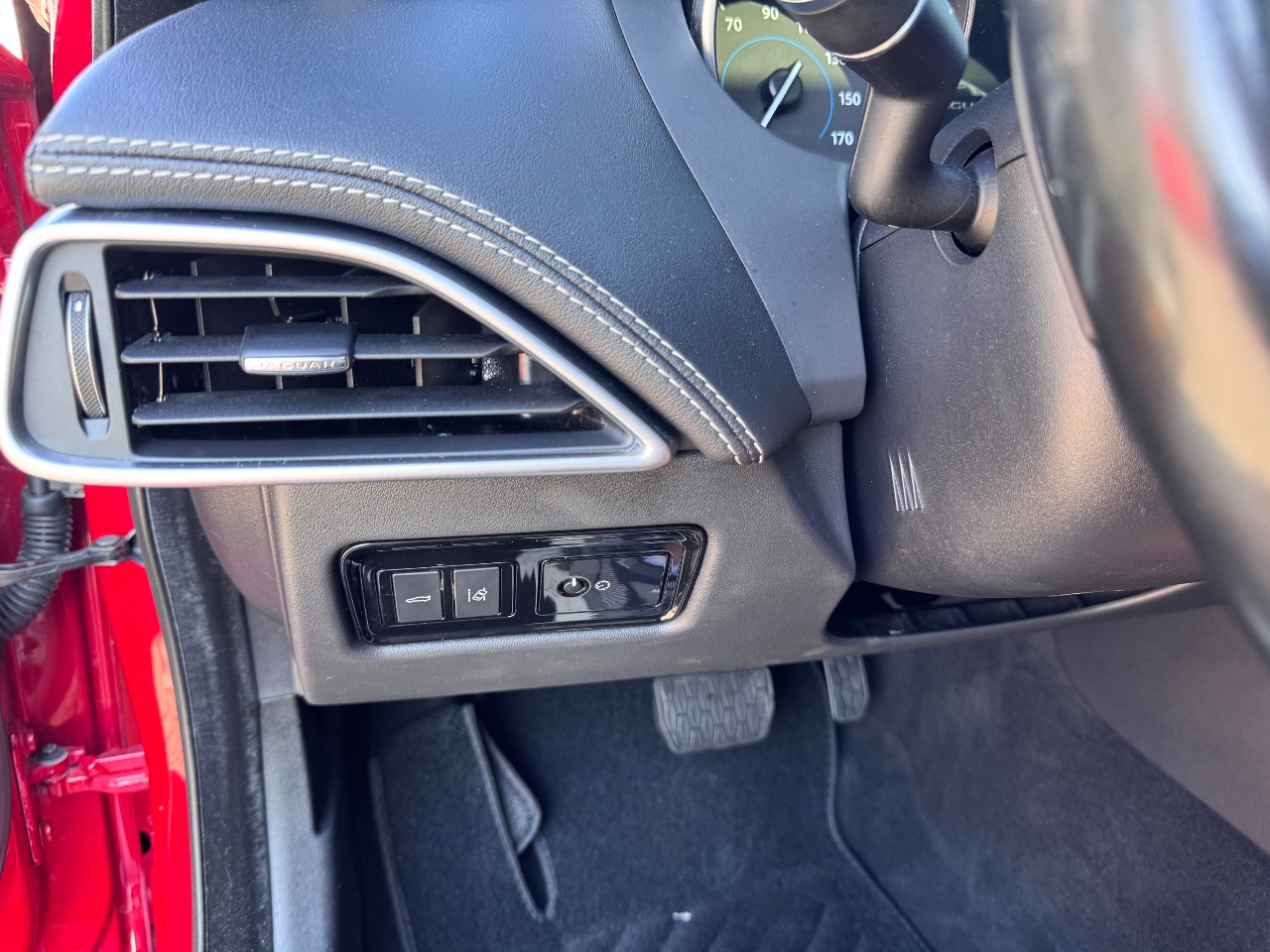 Jaguar XE - фото 41