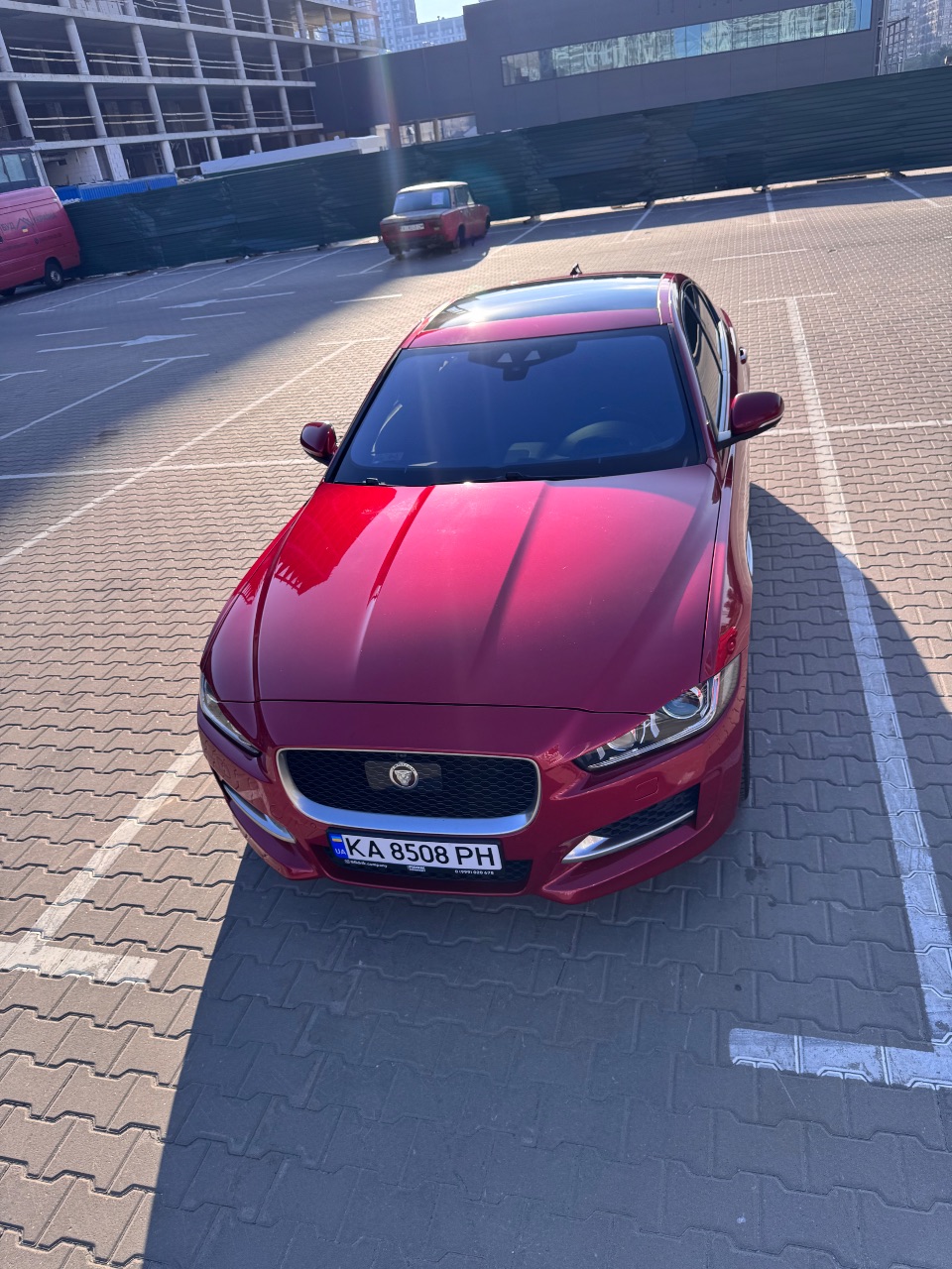 Jaguar XE - фото 3