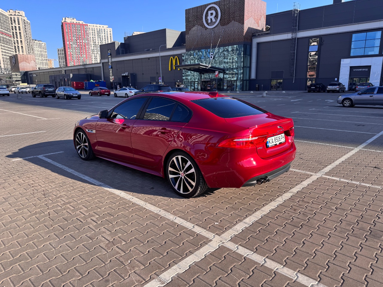 Jaguar XE - фото 19