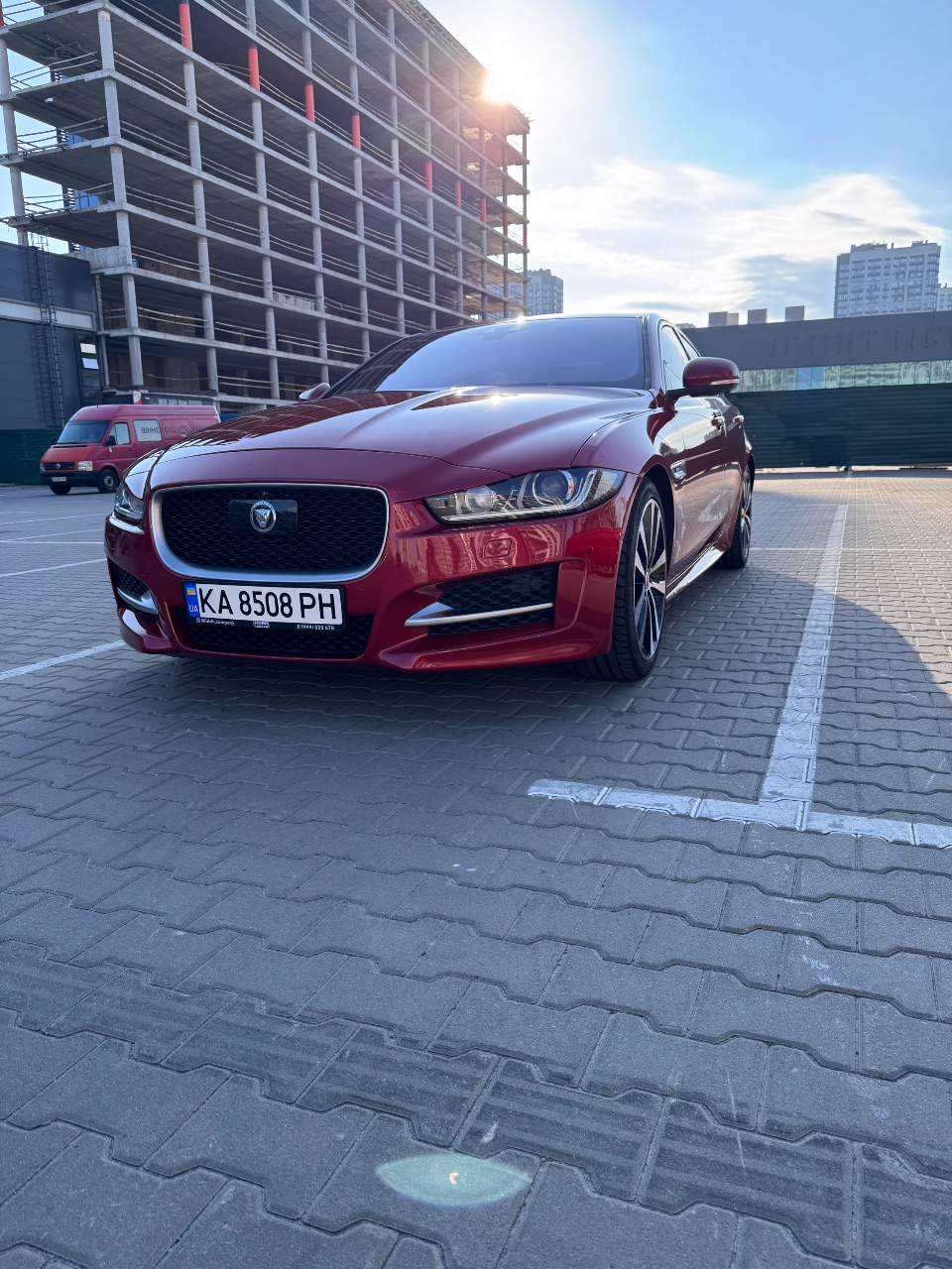 Jaguar XE - фото 11