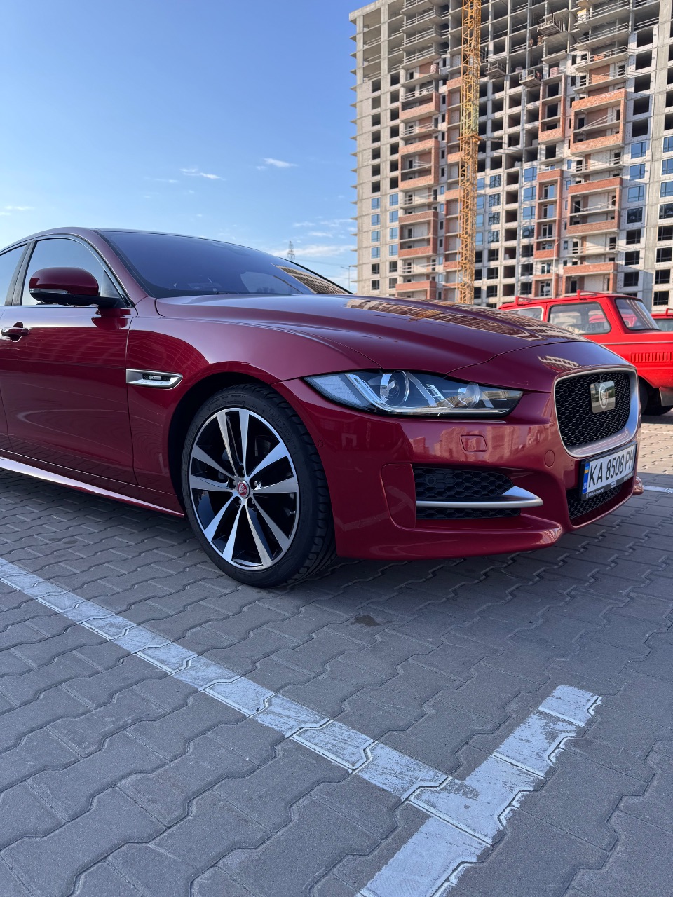 Jaguar XE - фото 8