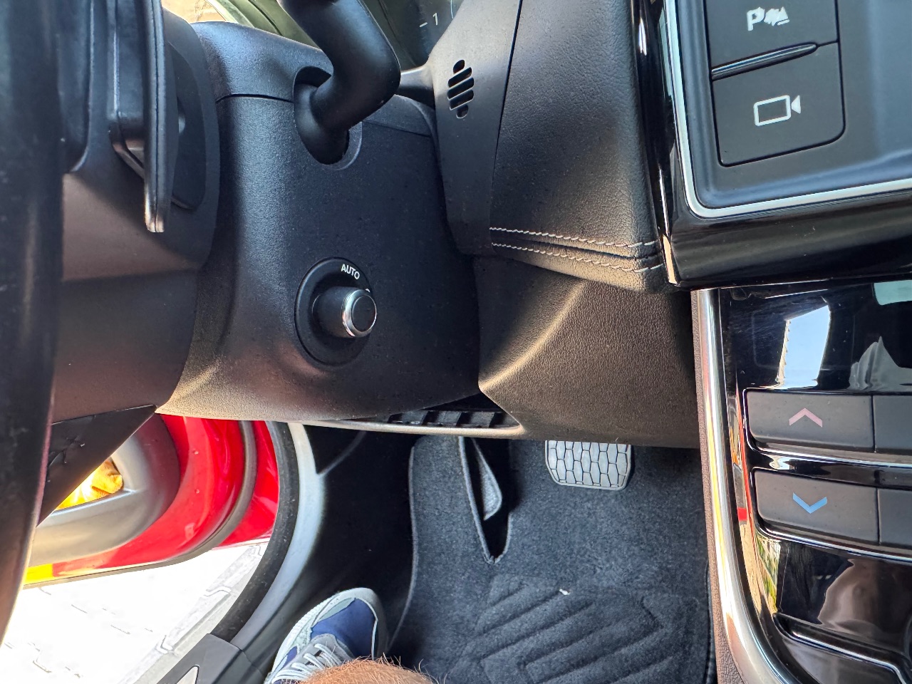 Jaguar XE - фото 52