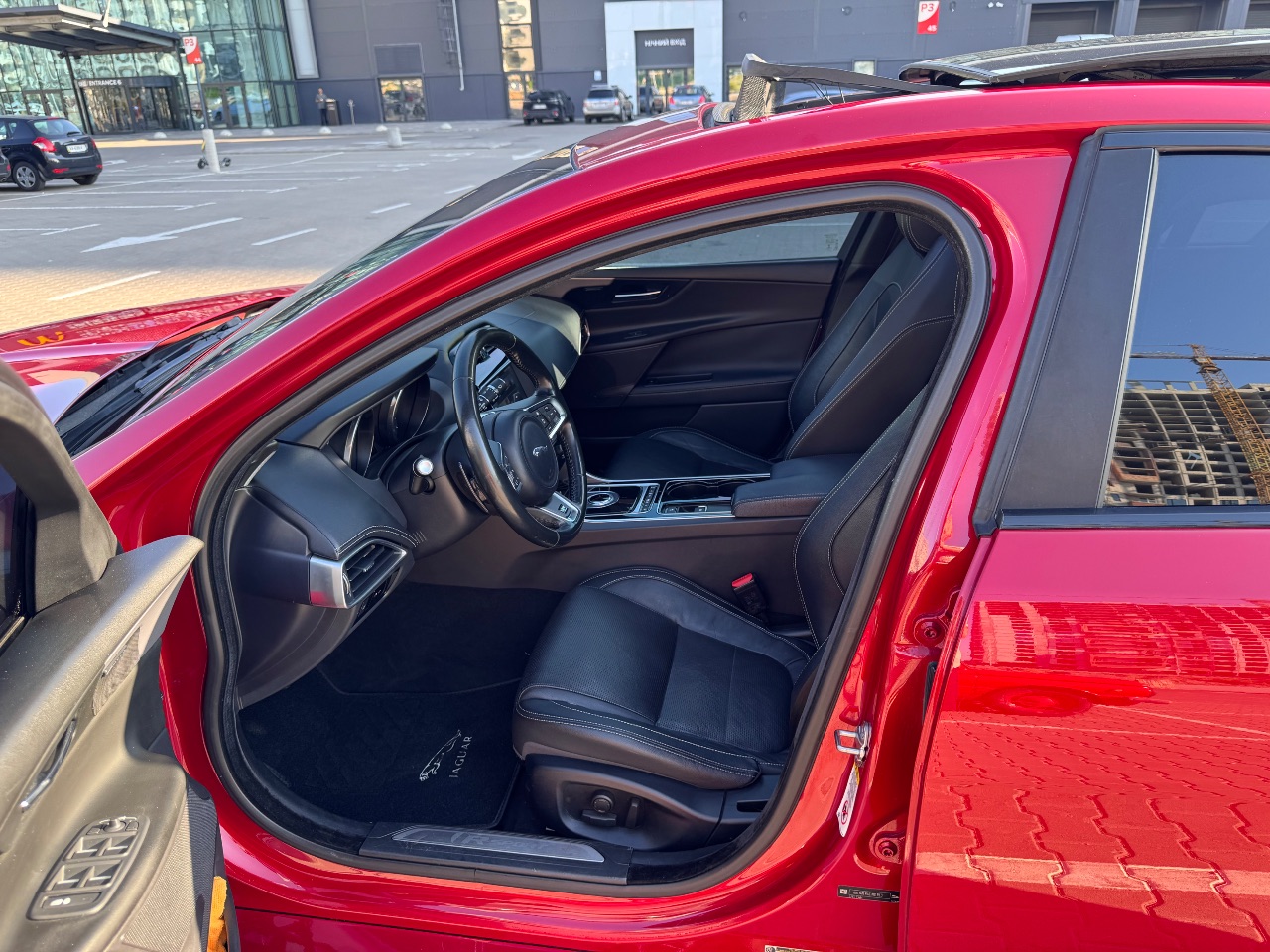 Jaguar XE - фото 38