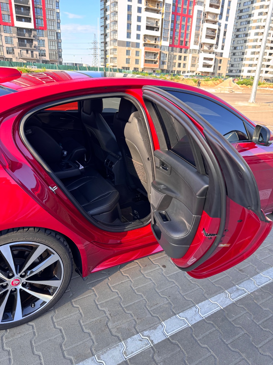 Jaguar XE - фото 29