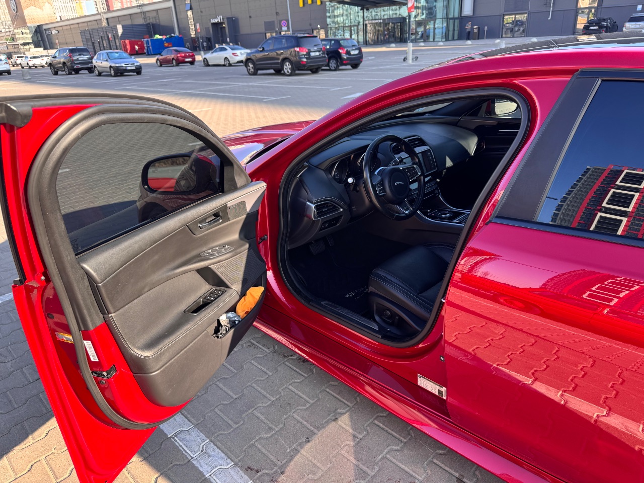 Jaguar XE - фото 34