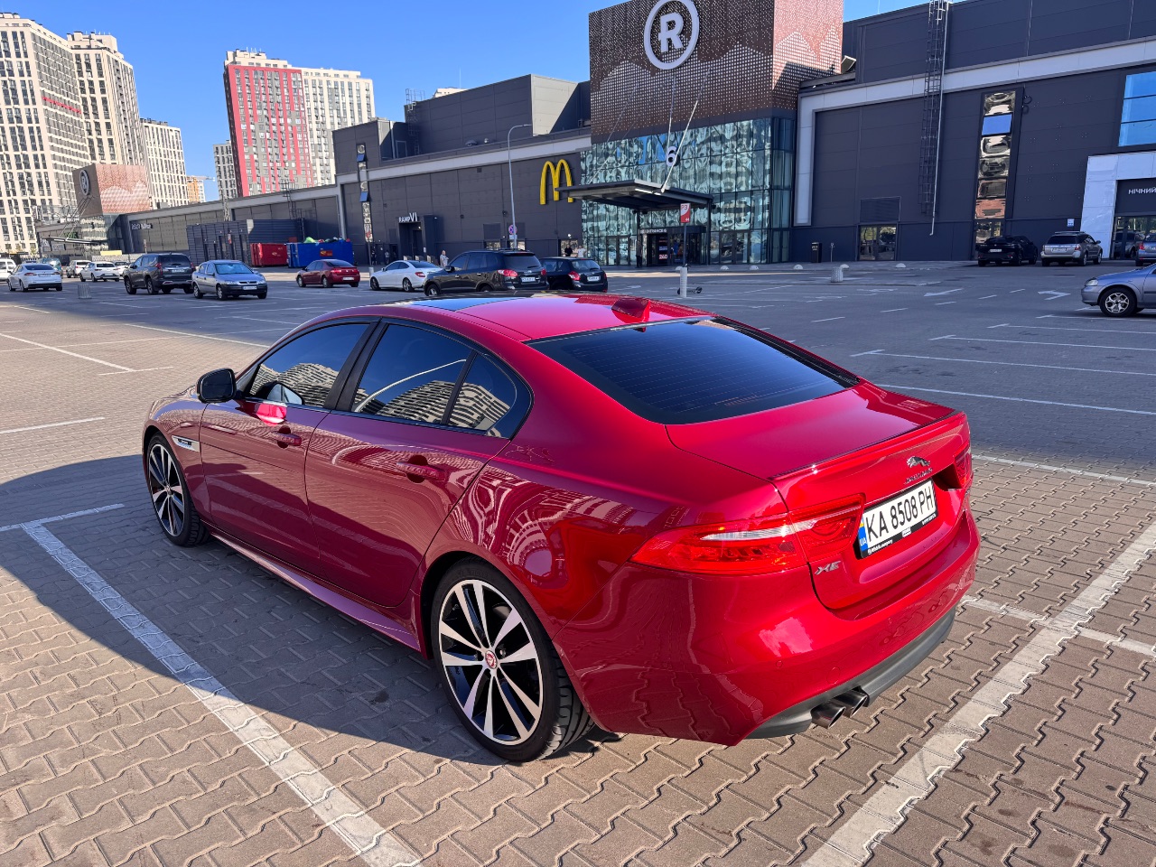 Jaguar XE - фото 20