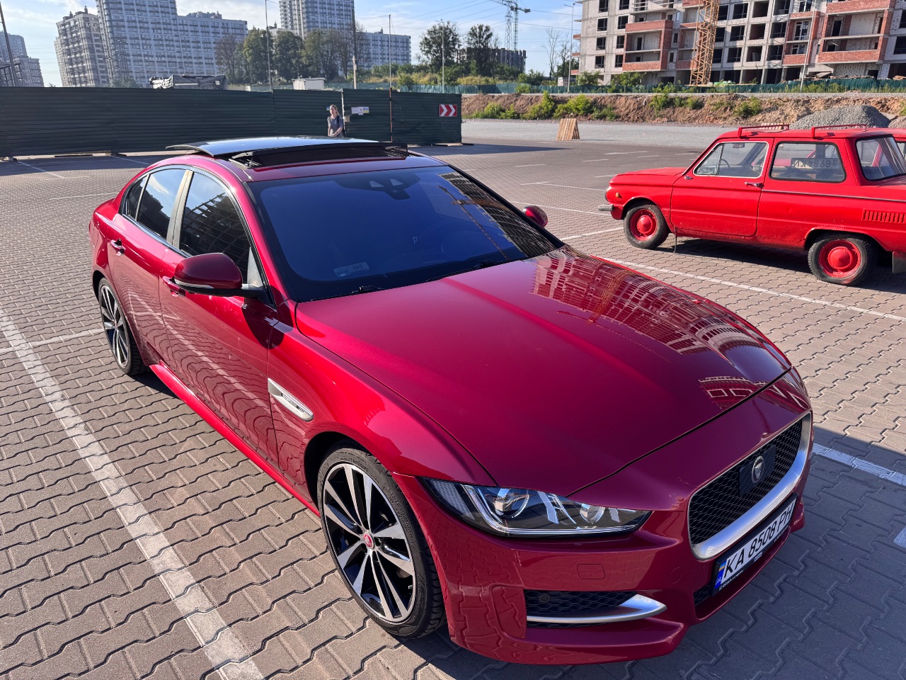 Jaguar XE - фото 2