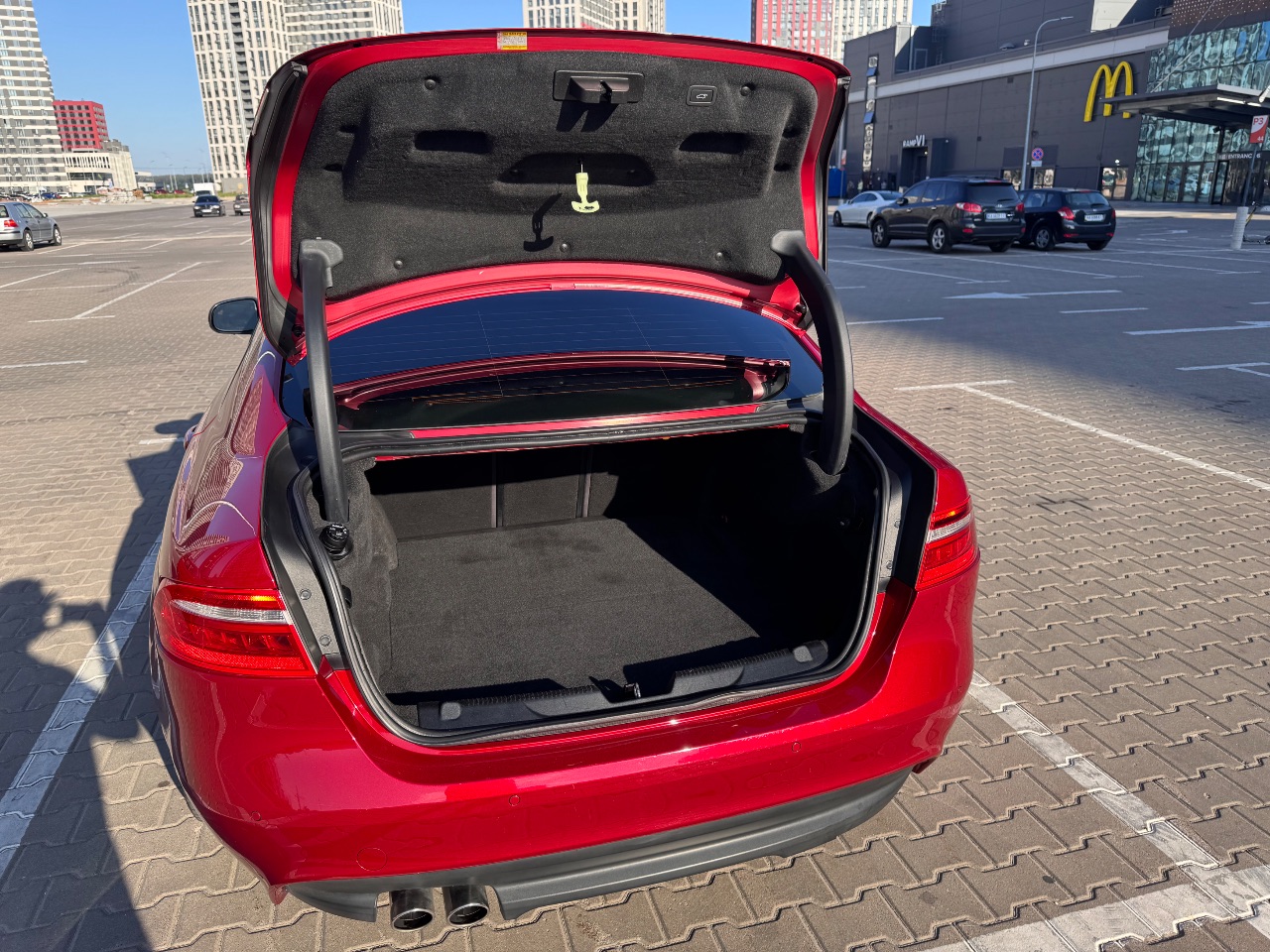 Jaguar XE - фото 25