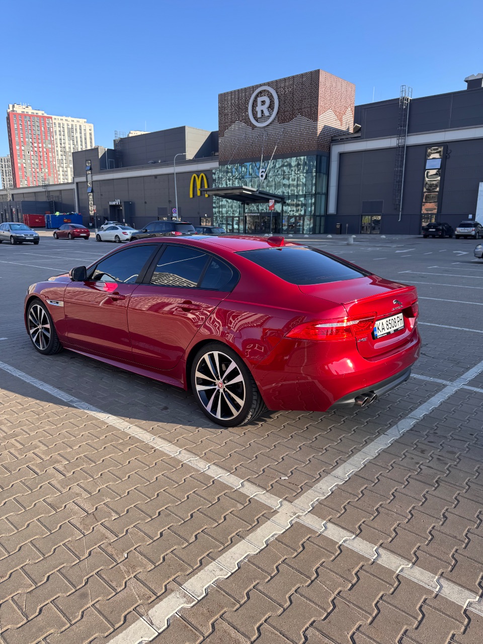 Jaguar XE - фото 18