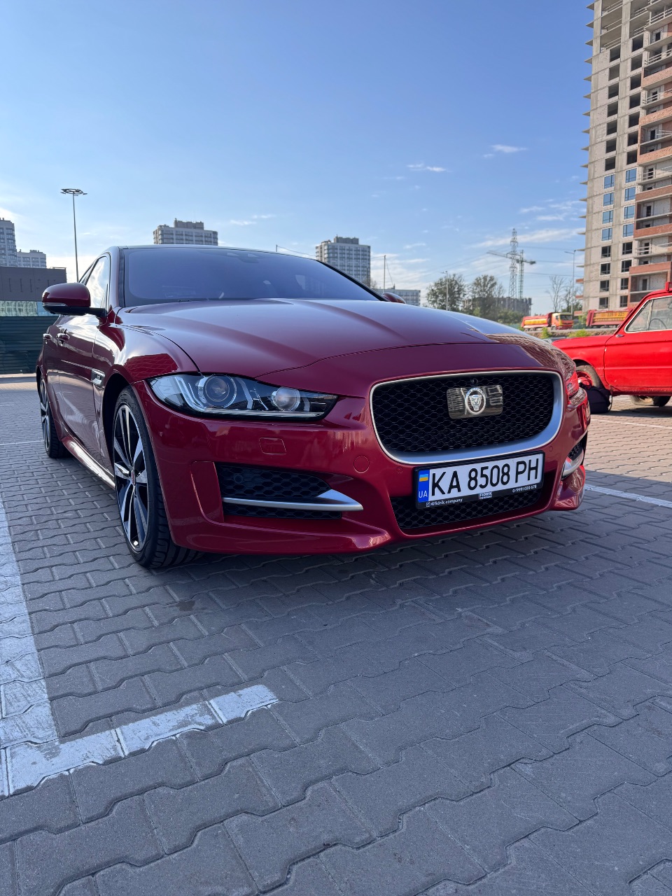 Jaguar XE - фото 10
