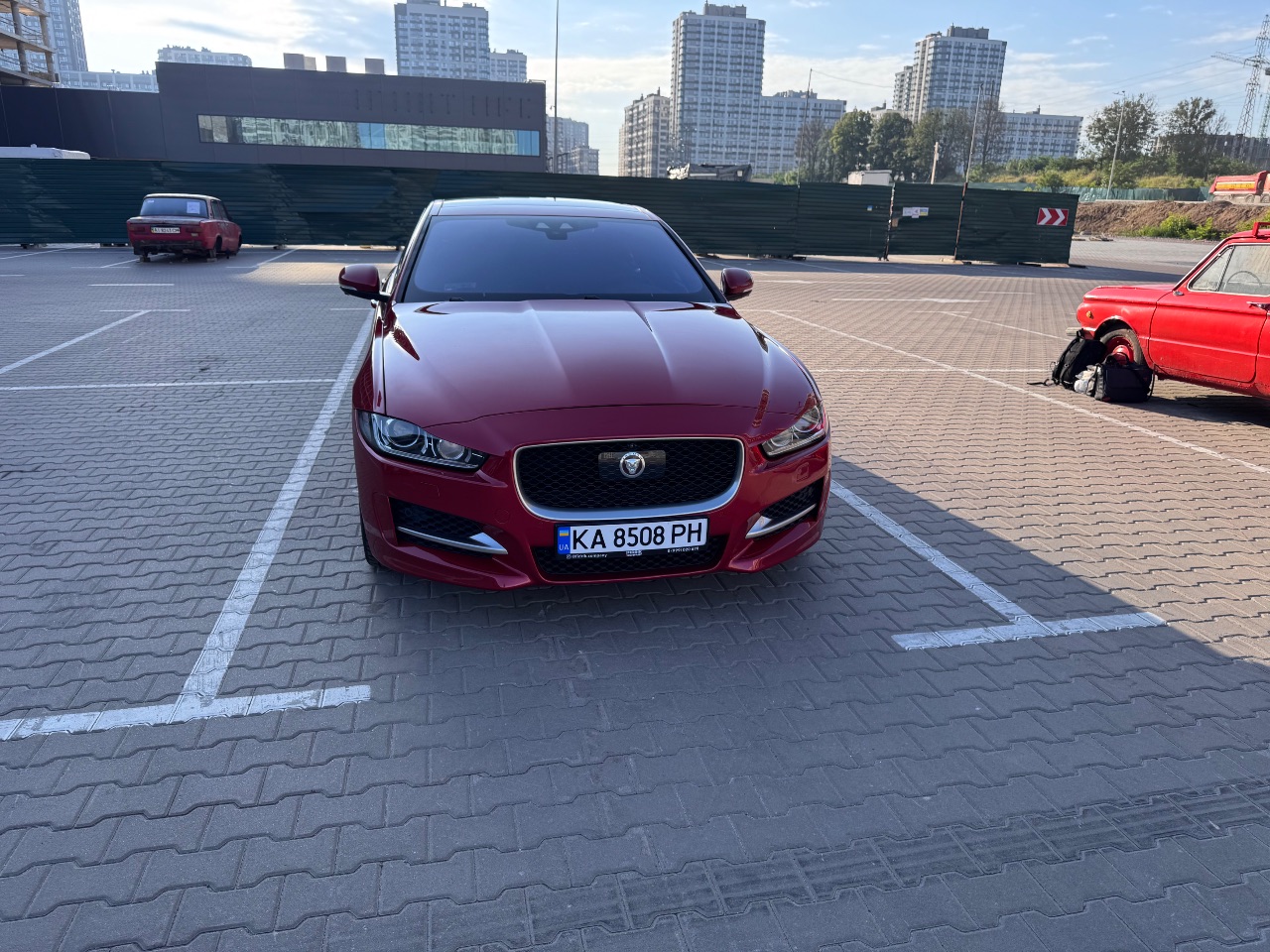 Jaguar XE - фото 9