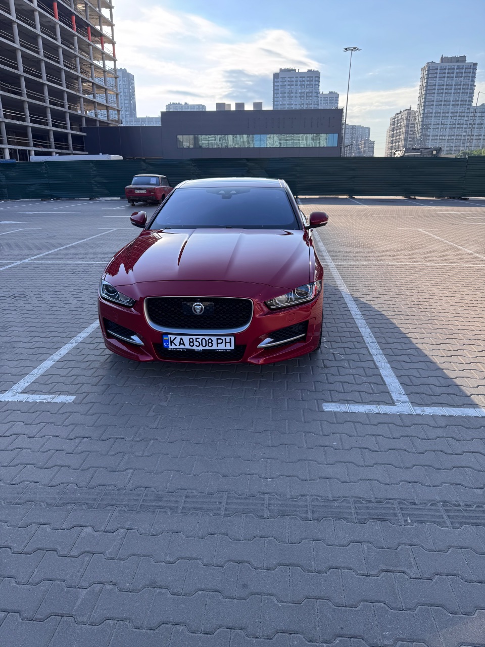 Jaguar XE - фото 13