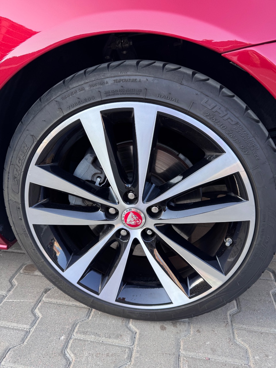 Jaguar XE - фото 14