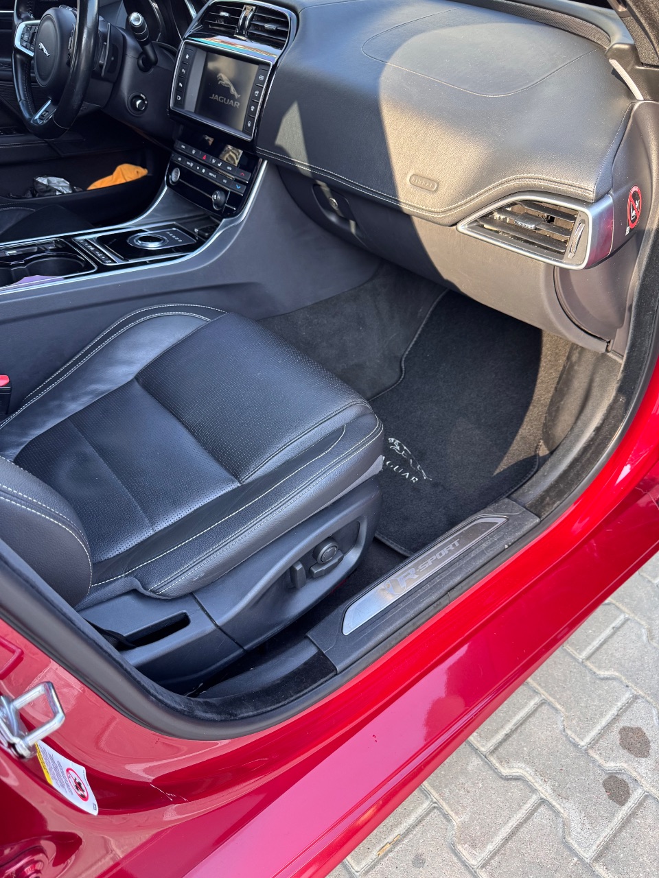 Jaguar XE - фото 28