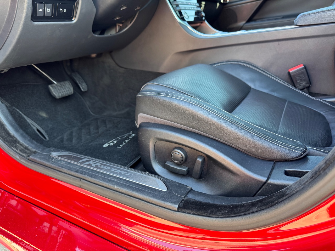 Jaguar XE - фото 37