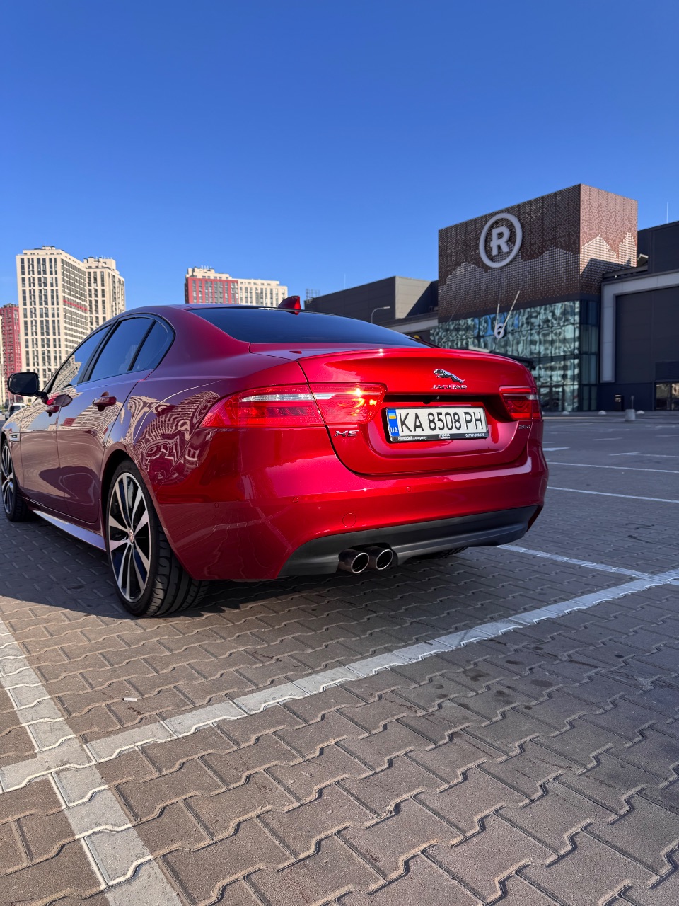 Jaguar XE - фото 17