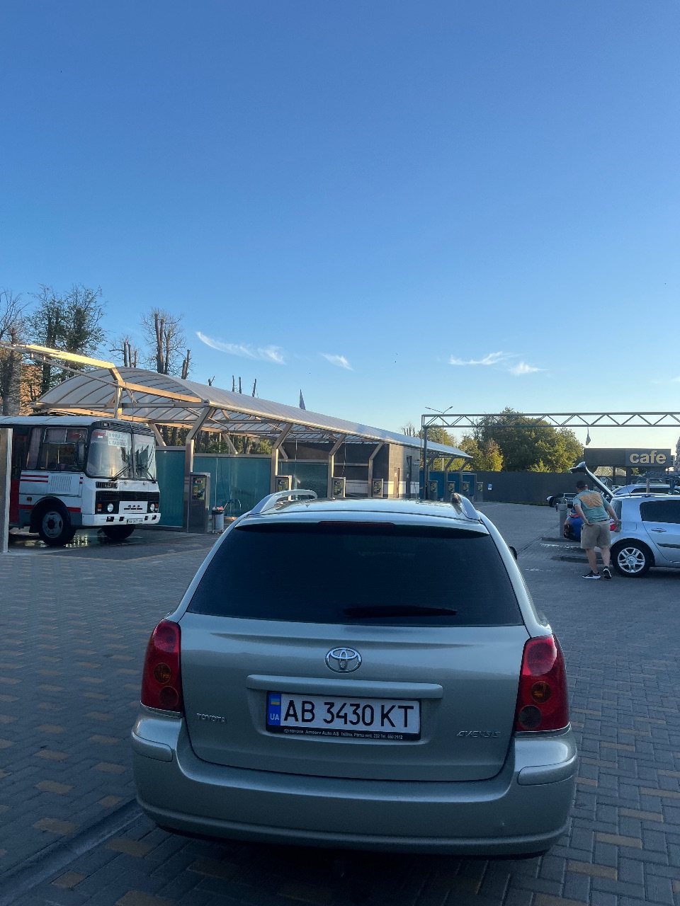 Toyota Avensis - фото 4