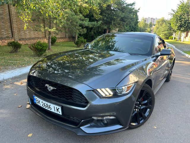 Ford Mustang - фото 1