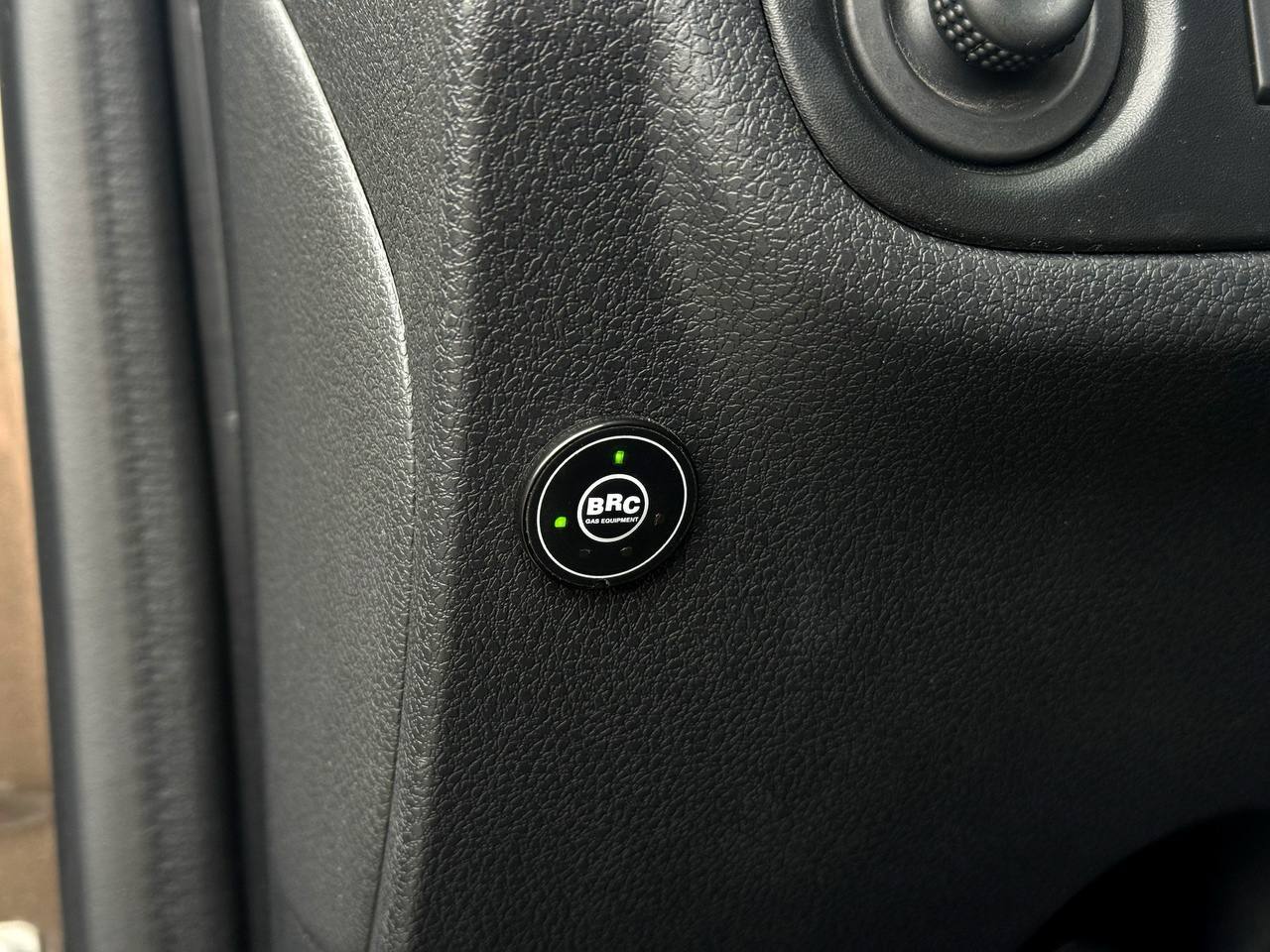 Renault Sandero - фото 23