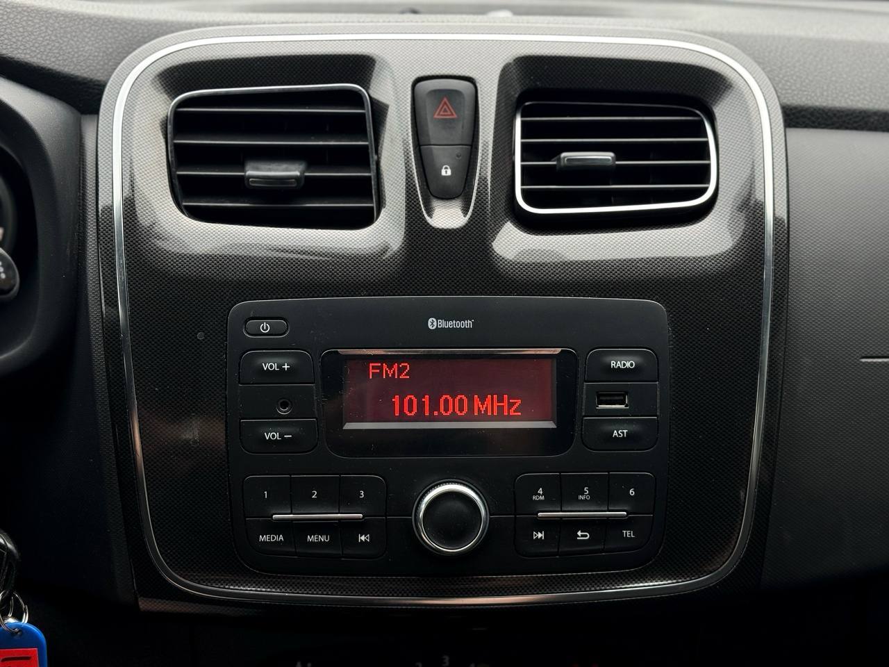 Renault Sandero - фото 25