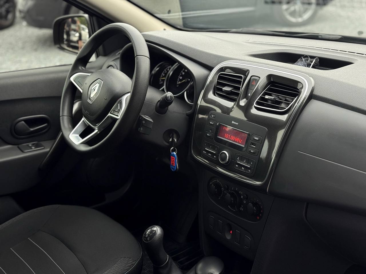 Renault Sandero - фото 32