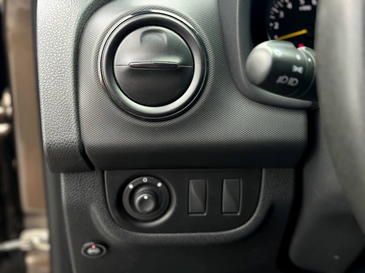 Renault Sandero - фото 22