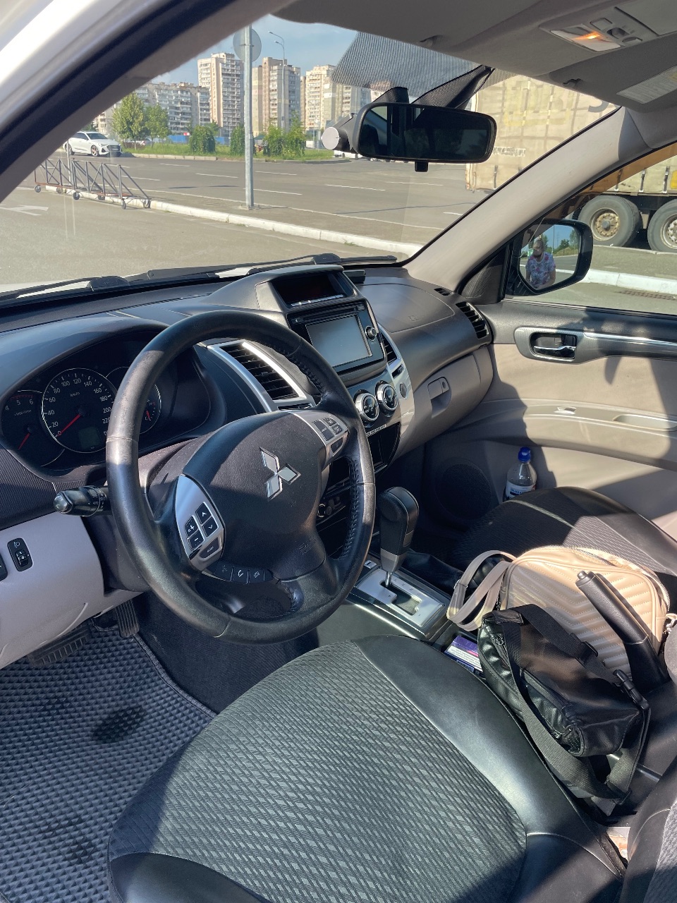 Mitsubishi Pajero Sport - фото 14