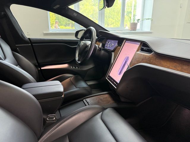 Tesla Model S - фото 5