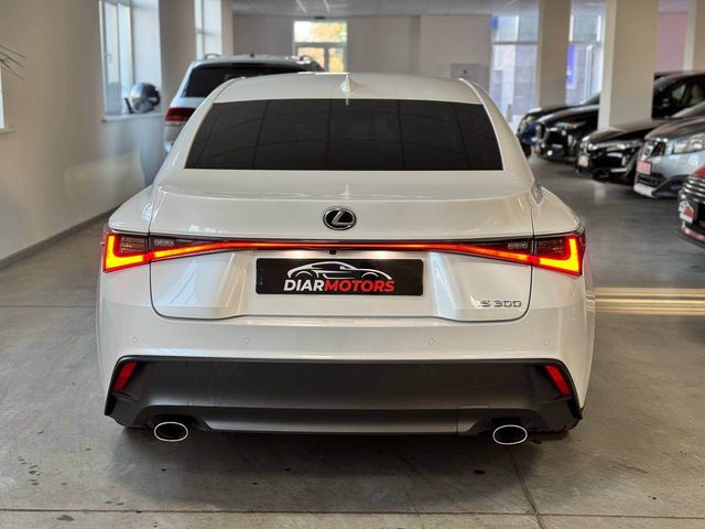 Lexus IS - фото 5