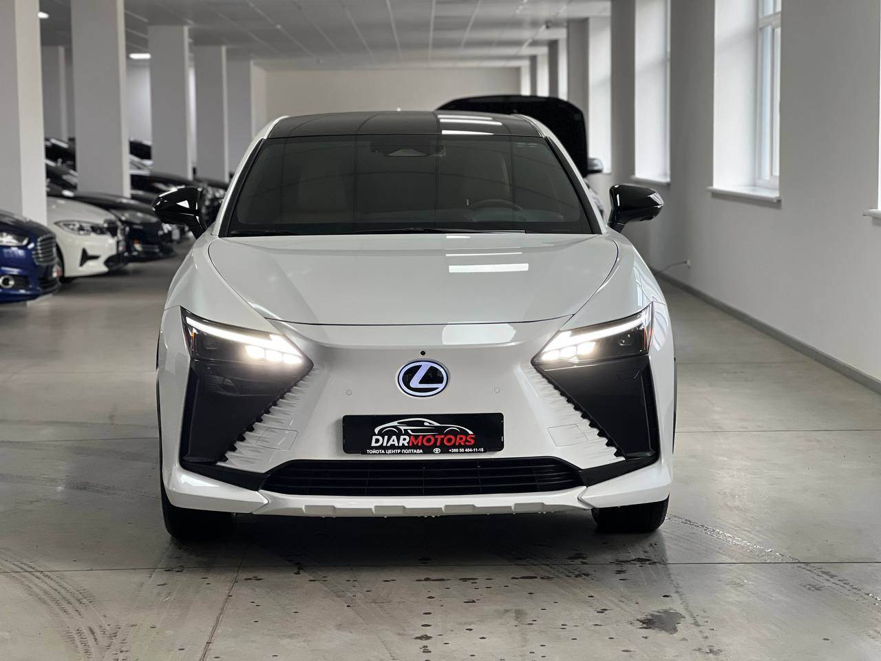 Lexus RZ - фото 2