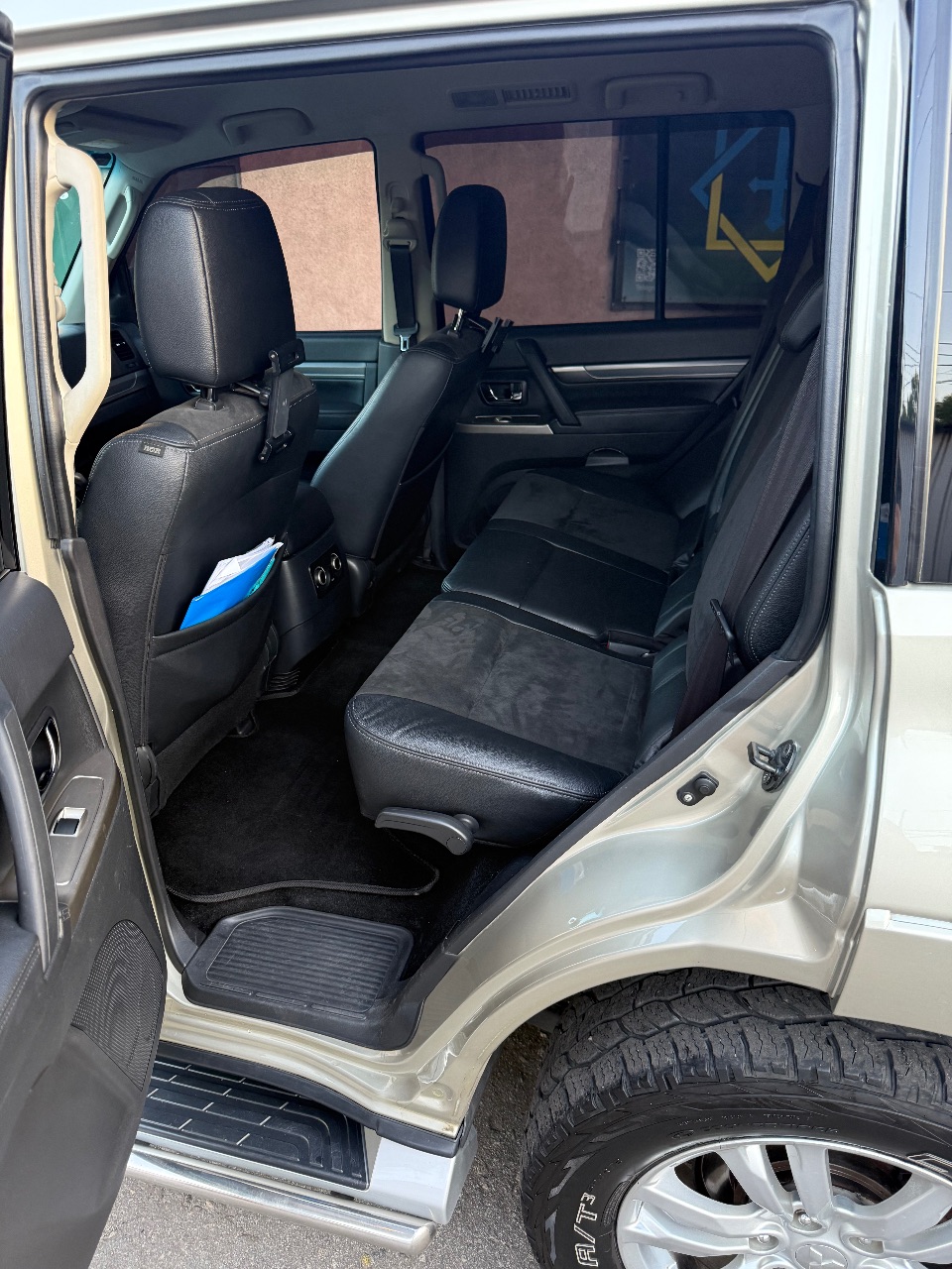 Mitsubishi Pajero - фото 11