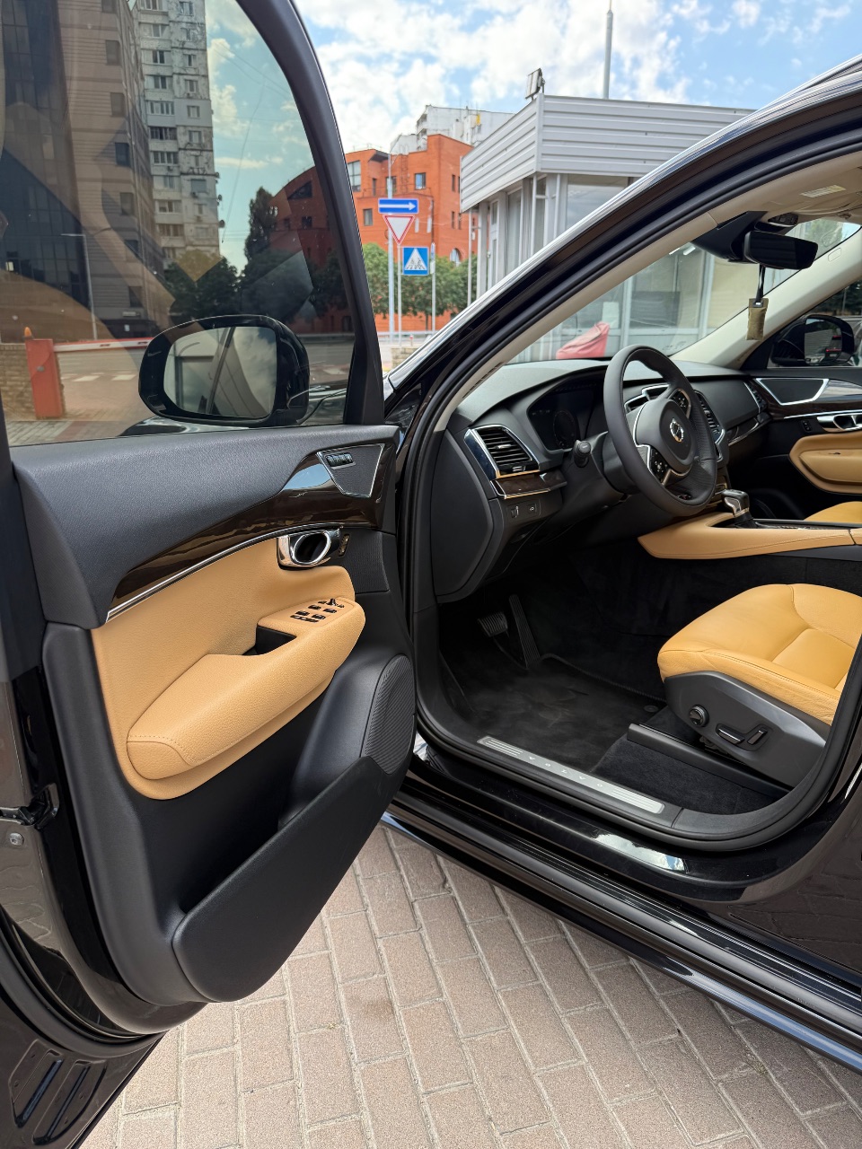 Volvo XC90 - фото 8