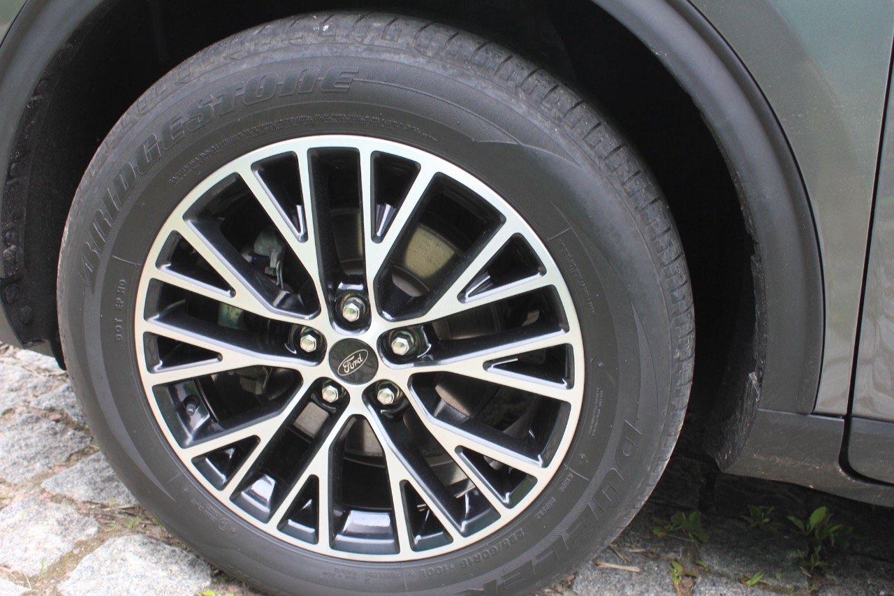 Ford Escape - фото 1