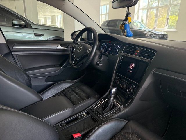 Volkswagen Golf - фото 4