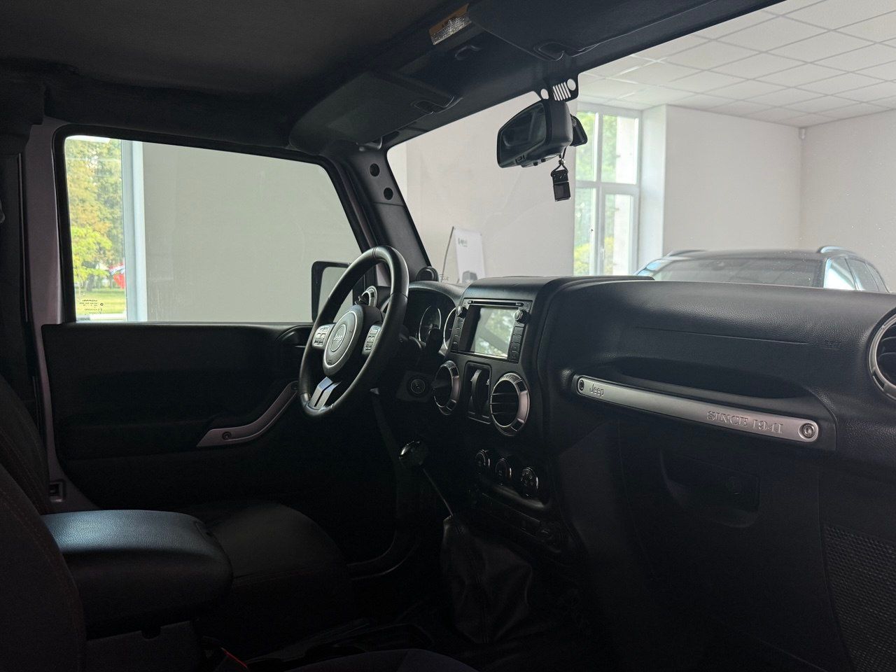 Jeep Wrangler - фото 10