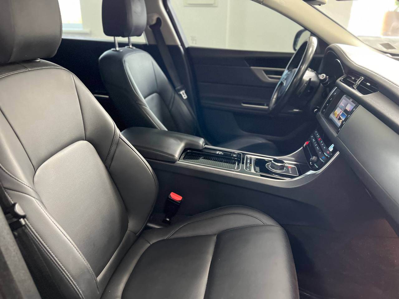 Jaguar XF - фото 11