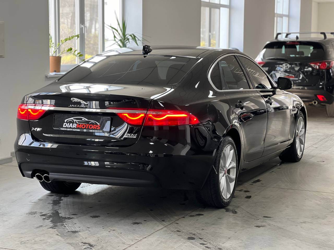 Jaguar XF - фото 6