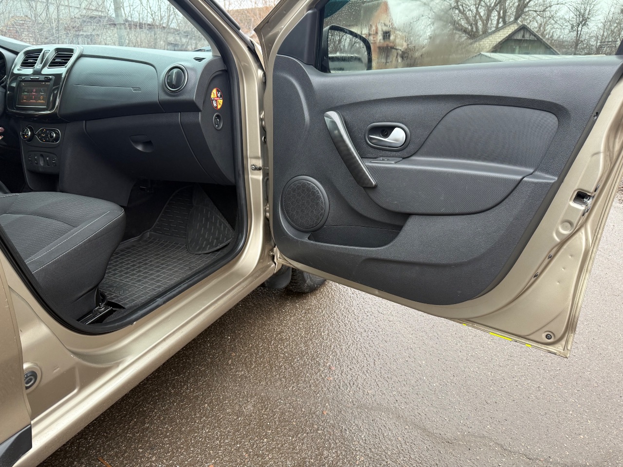 Renault Logan - фото 16